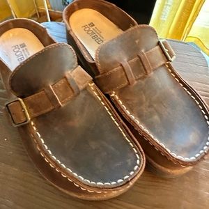 White mountain slides- EUC - worn once